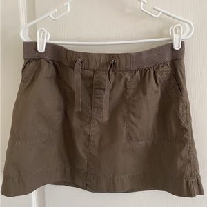 Old Navy brown cargo skirt. Drawstring waist side medium. Good condition.